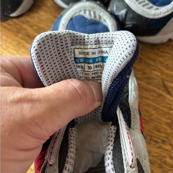 Men’s size 10.5 adidas Savage shoes. Original tag still on. Never worn - Picture 6 of 6